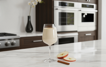 Apple Cinnamon Breakfast Shake (Gut-Friendly, Fibre-Rich)